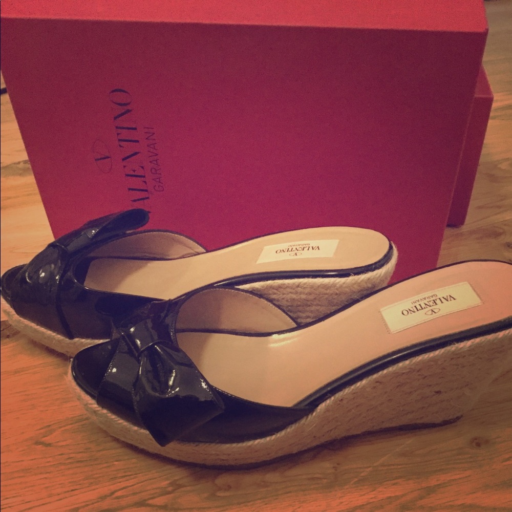 ✨ VALENTINO WEDGES ✨ BLACK PATENT SIZE EU41 / US11
